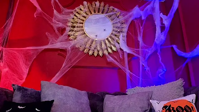 Julieta Russell online show from October 17, 12:30 pm