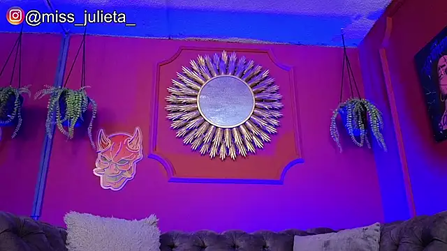Julieta Russell online show from May 25, 11:49 am