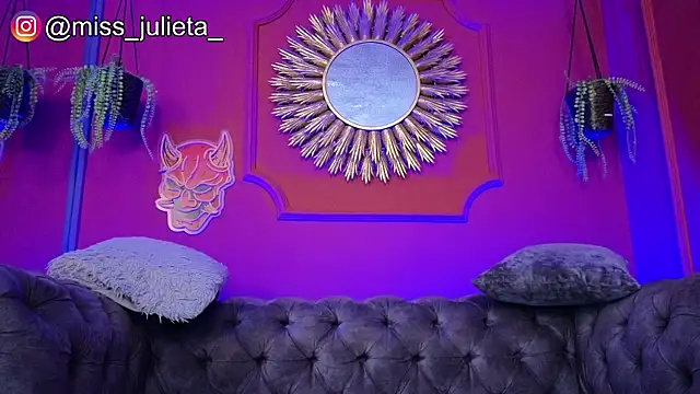 Julieta Russell online show from May 26, 11:50 am