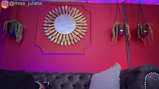 Julieta Russell online show from June 4, 12:00 pm