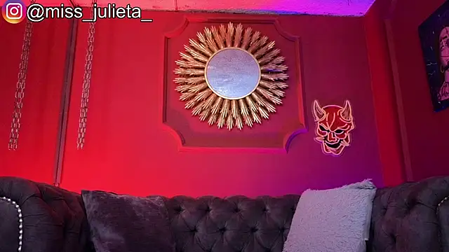 Julieta Russell online show from June 20, 12:30 pm