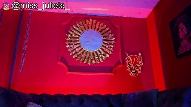 Julieta Russell online show from July 10, 12:30 pm