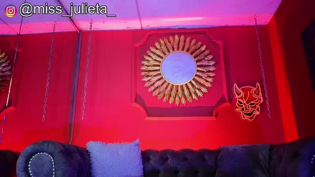 Julieta Russell online show from July 14, 1:06 pm
