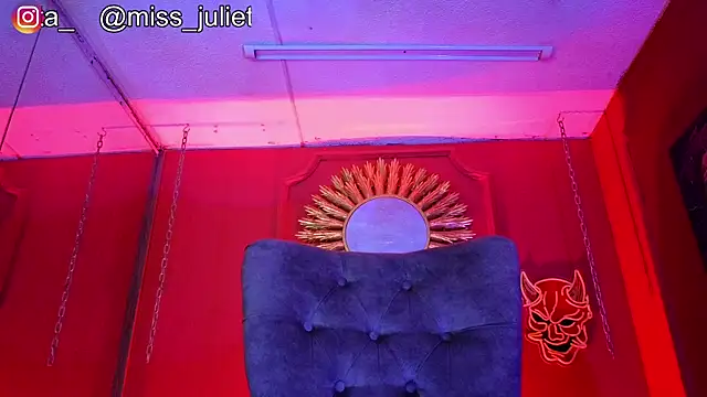 Julieta Russell online show from July 28, 2:46 pm