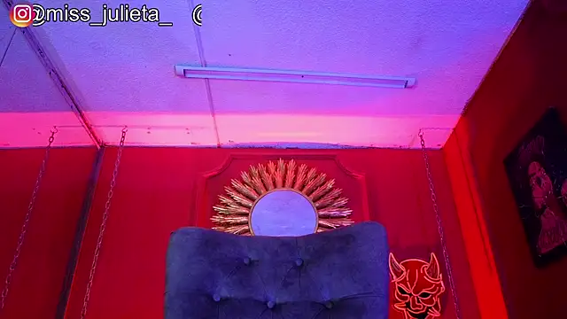 Julieta Russell online show from August 1, 1:32 pm