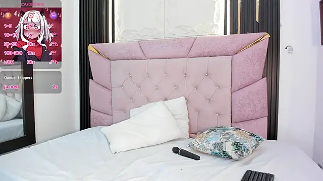 laurem-paulette online show from January 23, 7:18 pm