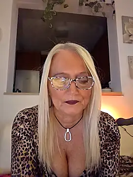 Snapshot of kikkastar chatting on October 5, 8:07 pm kikkastar online show from October 5, 8:07 pm