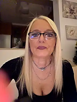 Snapshot of kikkastar chatting on December 14, 8:57 pm kikkastar online show from December 14, 8:57 pm