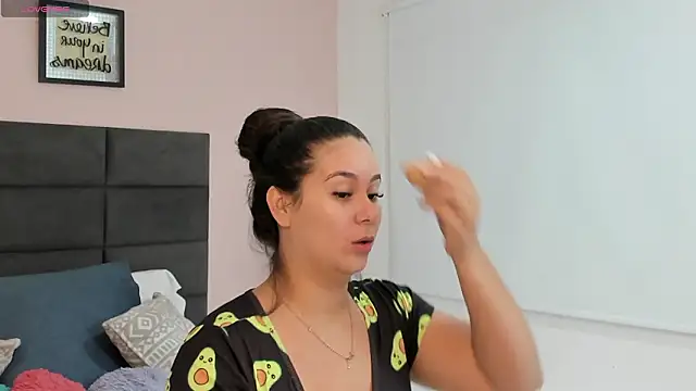 MadisonJenner online show from February 1, 11:53 am