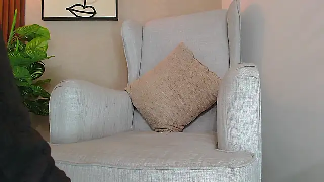 Snapshot of angela_santana_ chatting on December 4, 9:13 pm angela santana online show from December 4, 9:13 pm