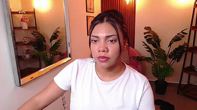 Snapshot of angela_santana_ chatting on December 21, 12:20 am angela santana online show from December 21, 12:20 am