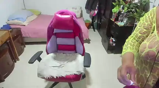 Mrs mommy  online show from January 18, 11:44 pm