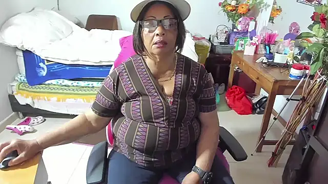 Mrs mommy  online show from September 21, 11:17 pm