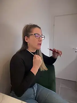 HotXMom online show from January 4, 4:23 am