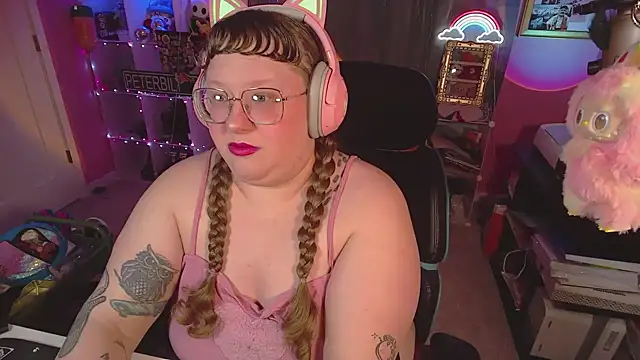 Snapshot of FatVeronica chatting on February 14, 2:14 pm FatVeronica online show from February 14, 2:14 pm