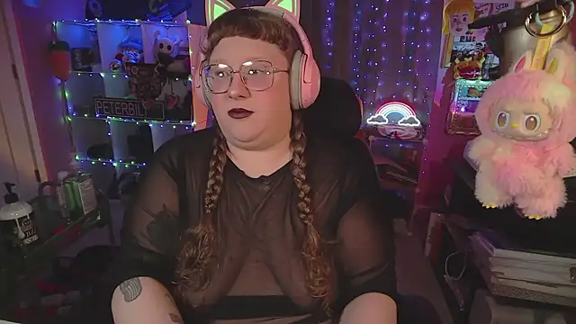 Snapshot of FatVeronica chatting on February 23, 10:18 pm FatVeronica online show from February 23, 10:18 pm