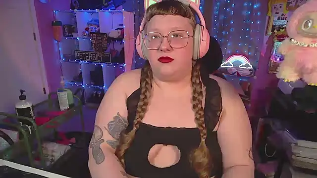 Snapshot of FatVeronica chatting on March 15, 11:38 am FatVeronica online show from March 15, 11:38 am