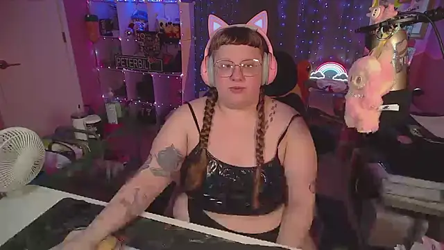 Snapshot of FatVeronica chatting on March 21, 5:16 pm FatVeronica online show from March 21, 5:16 pm