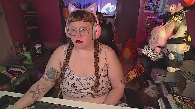 Snapshot of FatVeronica chatting on April 27, 12:03 pm FatVeronica online show from April 27, 12:03 pm