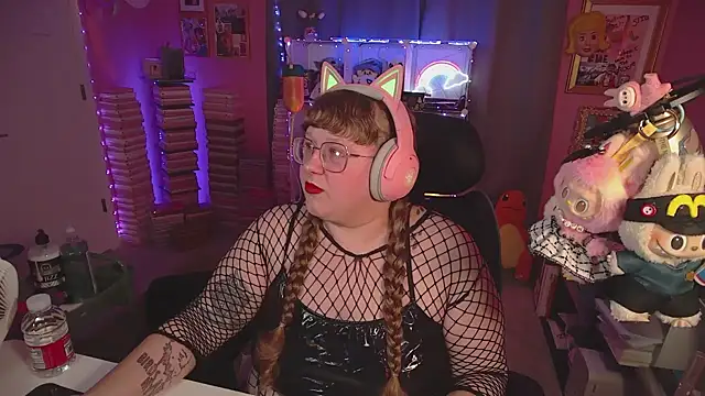 Snapshot of FatVeronica chatting on June 18, 2:23 am FatVeronica online show from June 18, 2:23 am