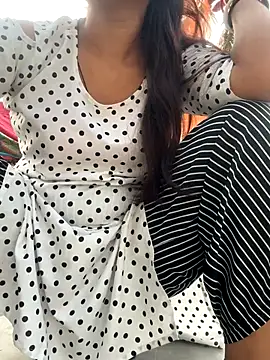 Snapshot of Ishikarana chatting on November 3, 2:02 am Ishikarana online show from November 3, 2:02 am