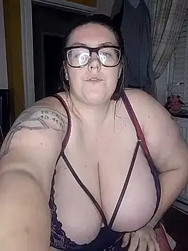 Snapshot of CummingStars98 chatting on November 8, 7:56 pm CummingStars98 online show from November 8, 7:56 pm