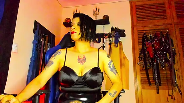 Snapshot of DominatrixBlue chatting on March 14, 6:07 pm DominatrixBlue online show from March 14, 6:07 pm