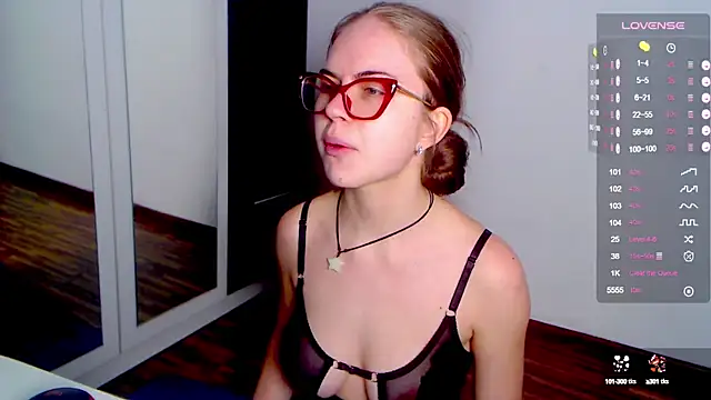 Sarah HS online show from February 7, 2:04 pm