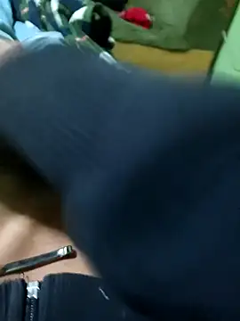 Snapshot of Robertoch chatting on November 15, 10:37 pm Robertoch online show from November 15, 10:37 pm