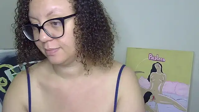 Snapshot of Paisleehaze chatting on February 22, 6:35 am Paisleehaze online show from February 22, 6:35 am