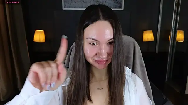 Snapshot of GIGI_BENNET chatting on February 18, 5:42 am GIGI BENNET online show from February 18, 5:42 am