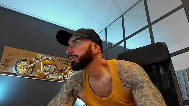 Snapshot of AronGrant chatting on March 30, 9:43 am AronGrant online show from March 30, 9:43 am