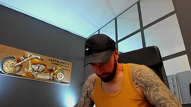 Snapshot of AronGrant chatting on May 2, 8:52 am AronGrant online show from May 2, 8:52 am