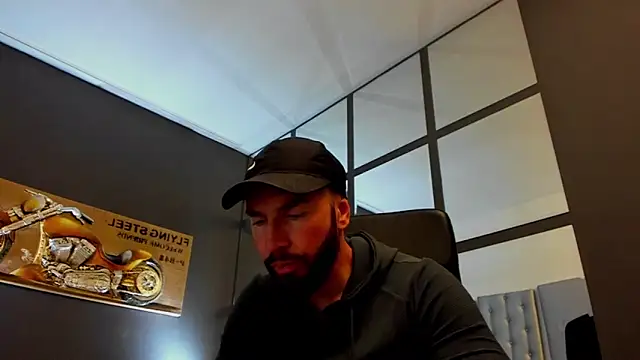 Snapshot of AronGrant chatting on May 7, 9:14 am AronGrant online show from May 7, 9:14 am