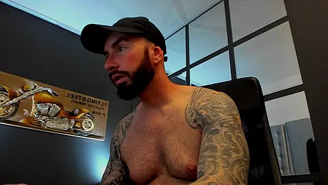 Snapshot of AronGrant chatting on May 8, 9:25 am AronGrant online show from May 8, 9:25 am