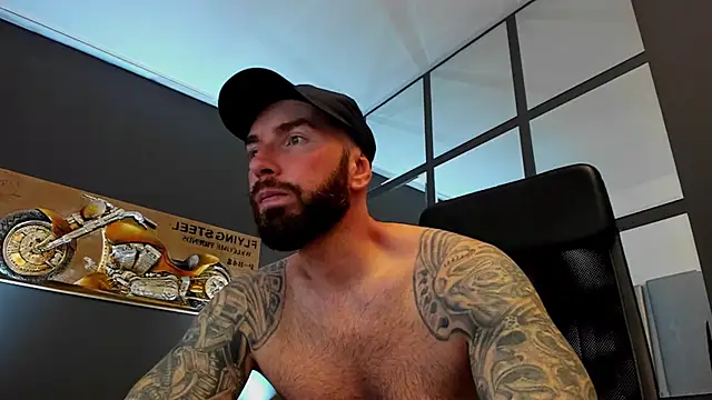 Snapshot of AronGrant chatting on May 10, 10:42 am AronGrant online show from May 10, 10:42 am