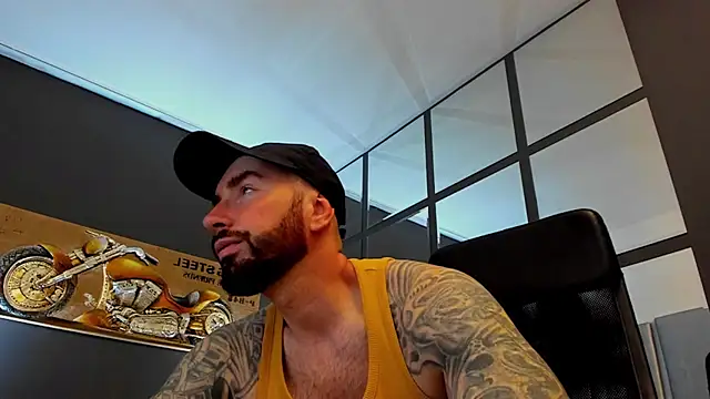 Snapshot of AronGrant chatting on May 14, 9:27 am AronGrant online show from May 14, 9:27 am