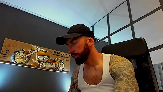 Snapshot of AronGrant chatting on May 17, 9:28 am AronGrant online show from May 17, 9:28 am