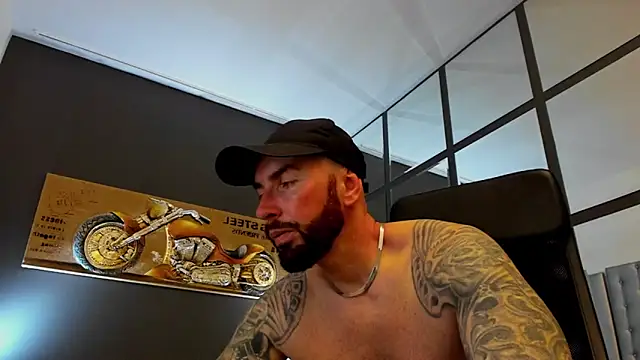 Snapshot of AronGrant chatting on May 20, 9:26 am AronGrant online show from May 20, 9:26 am