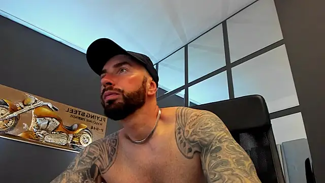 Snapshot of AronGrant chatting on May 21, 9:05 am AronGrant online show from May 21, 9:05 am