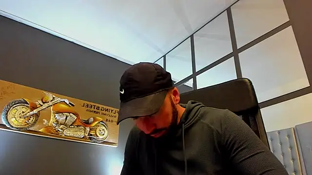 Snapshot of AronGrant chatting on May 23, 8:51 am AronGrant online show from May 23, 8:51 am