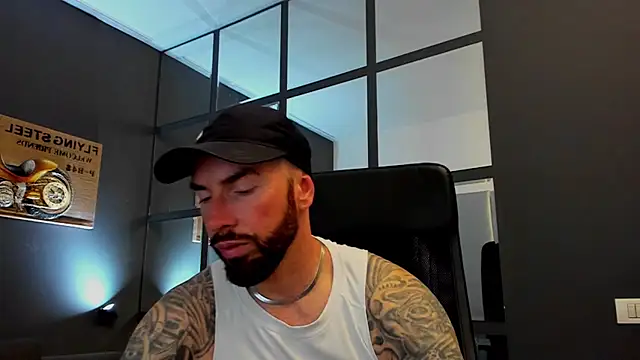 Snapshot of AronGrant chatting on May 24, 9:36 am AronGrant online show from May 24, 9:36 am