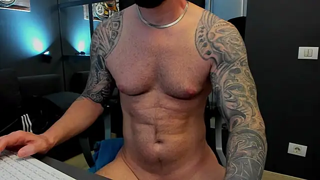 Snapshot of AronGrant chatting on May 25, 10:54 am AronGrant online show from May 25, 10:54 am