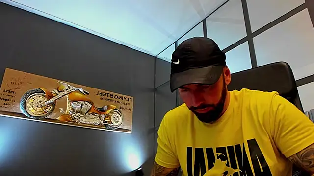 Snapshot of AronGrant chatting on May 28, 10:01 am AronGrant online show from May 28, 10:01 am