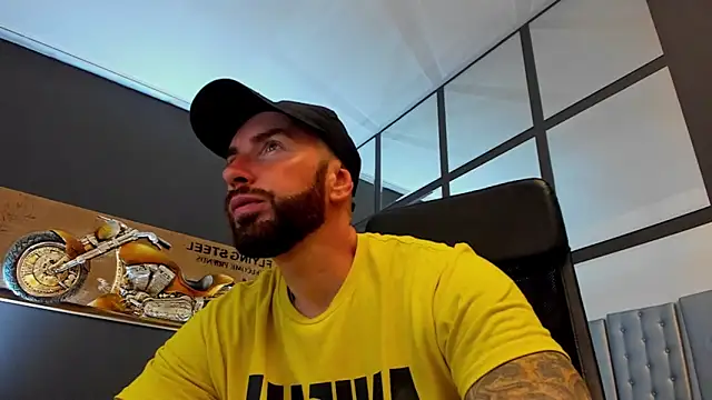 Snapshot of AronGrant chatting on May 29, 8:56 am AronGrant online show from May 29, 8:56 am