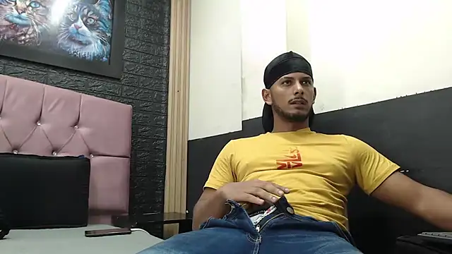 Chris Dick23 online show from October 18, 4:37 am