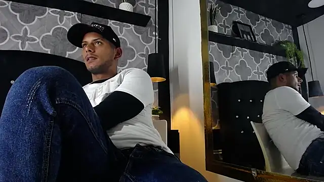 Chris Dick23 online show from July 14, 3:44 am