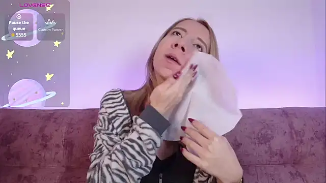 Miiaa doll online show from September 22, 11:40 pm