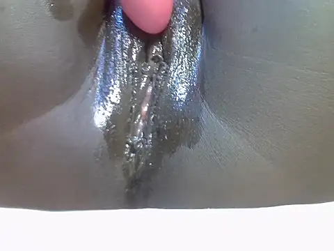 Snapshot of Liza331 chatting on November 2, 2:03 am Liza331 online show from November 2, 2:03 am