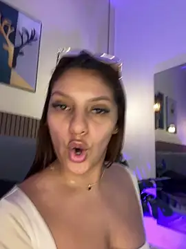 NicolleeEvanss online show from June 20, 10:29 am